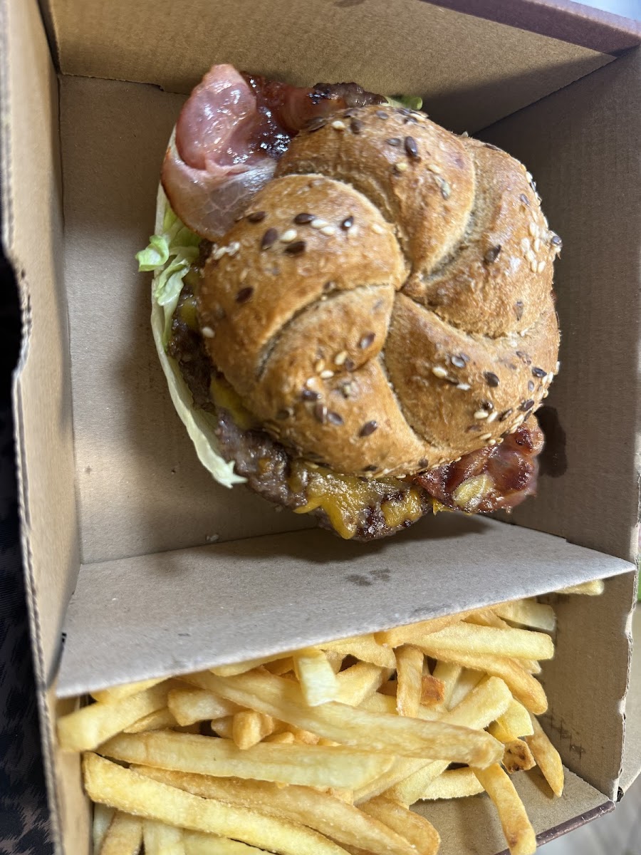 Amigos Bar & Restaurant Photos 2